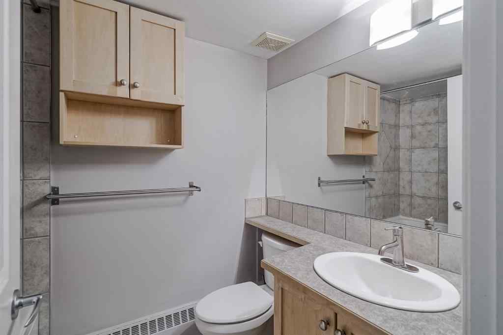 MLS® A2254620 - Unit #305 60 38a Avenue SW in Parkhill Calgary, Residential