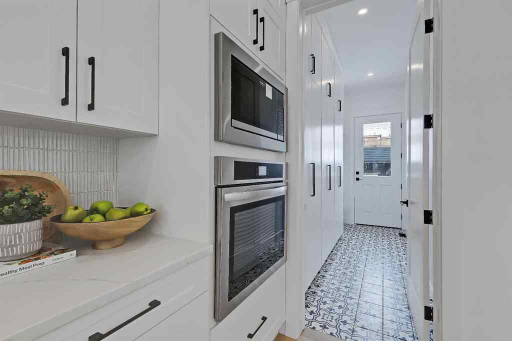 MLS® A2254621 - 3106 43 Street SW in Glenbrook Calgary, Residential