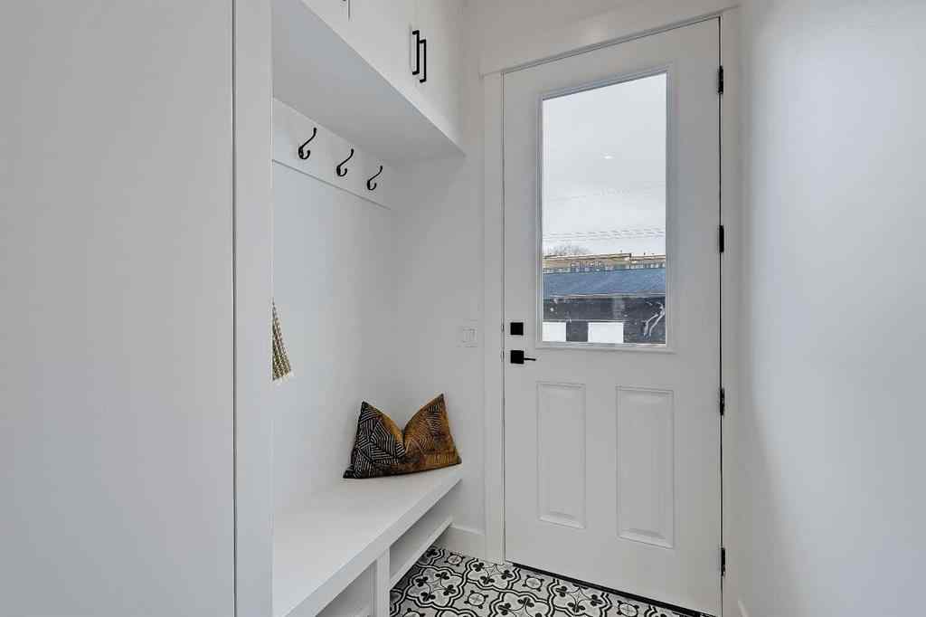 MLS® A2254621 - 3106 43 Street SW in Glenbrook Calgary, Residential