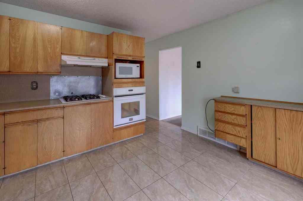 MLS® A2254623 - 315 Manora Road NE in Marlborough Park Calgary, Residential