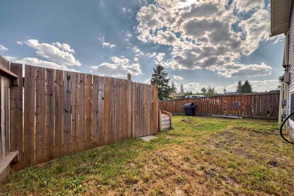 MLS® A2254624 - 128 Castlebrook Rise  in Castleridge Calgary, Residential