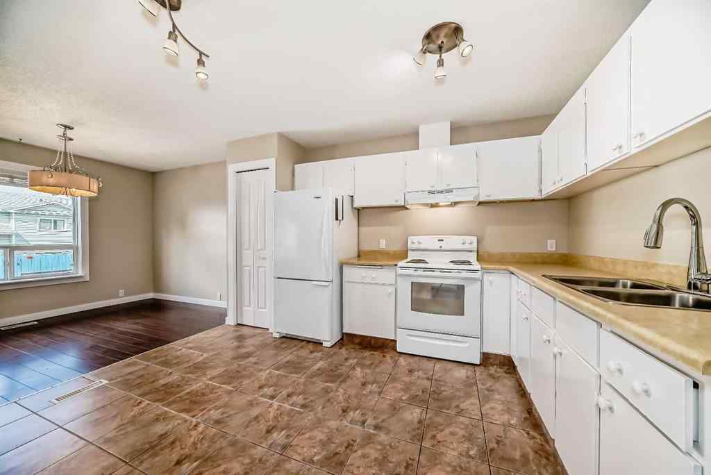 MLS® A2254624 - 128 Castlebrook Rise  in Castleridge Calgary, Residential