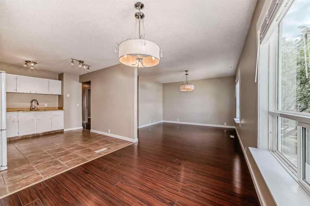 MLS® A2254624 - 128 Castlebrook Rise  in Castleridge Calgary, Residential