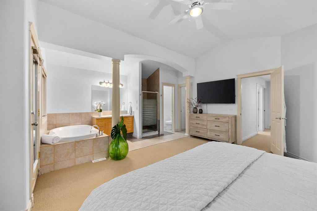 MLS® A2254637 - 2540 7 Avenue NW in West Hillhurst Calgary, Residential