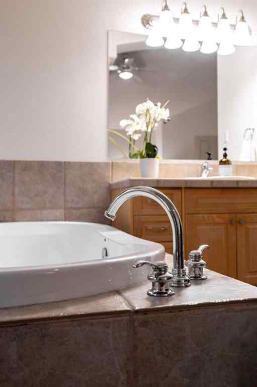 MLS® A2254637 - 2540 7 Avenue NW in West Hillhurst Calgary, Residential