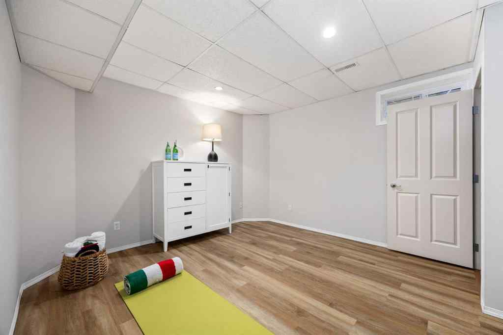 MLS® A2254637 - 2540 7 Avenue NW in West Hillhurst Calgary, Residential