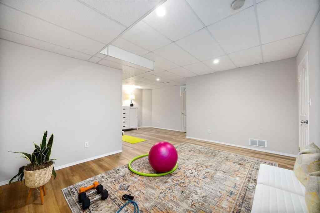 MLS® A2254637 - 2540 7 Avenue NW in West Hillhurst Calgary, Residential