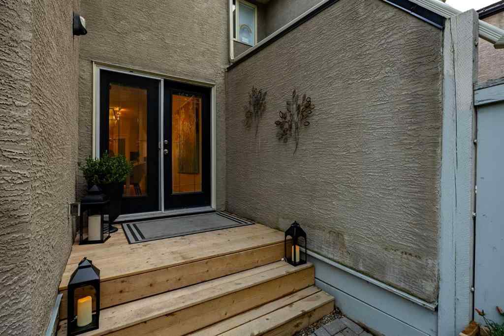 MLS® A2254637 - 2540 7 Avenue NW in West Hillhurst Calgary, Residential