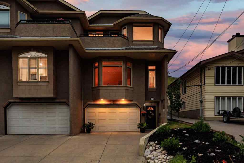 MLS® A2254637 - 2540 7 Avenue NW in West Hillhurst Calgary, Residential