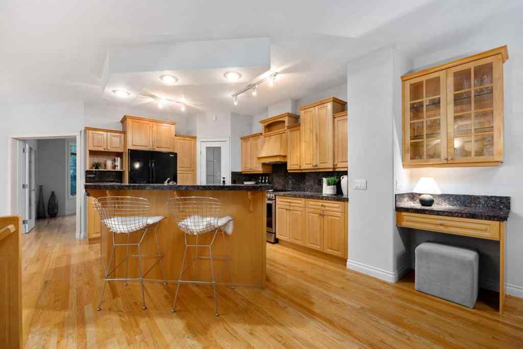 MLS® A2254637 - 2540 7 Avenue NW in West Hillhurst Calgary, Residential