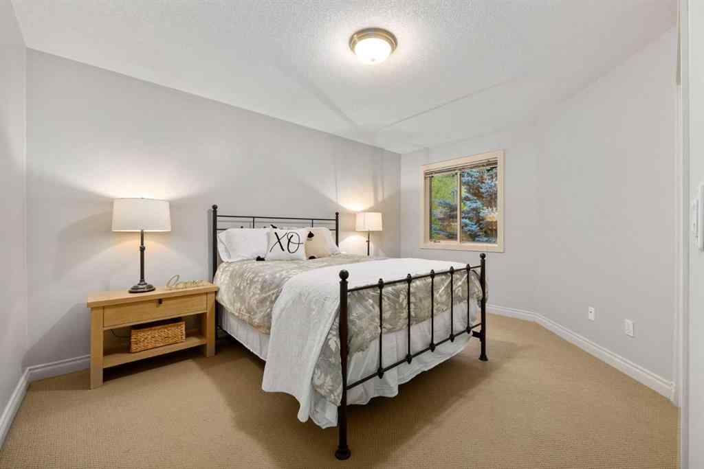 MLS® A2254637 - 2540 7 Avenue NW in West Hillhurst Calgary, Residential