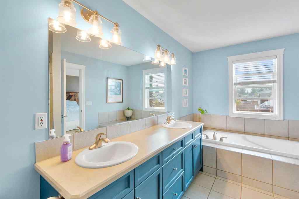 MLS® A2254639 - 44 Sierra Road  in NONE Olds, Residential