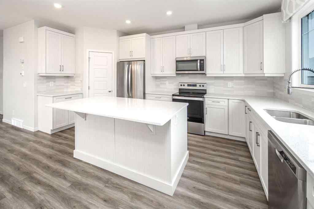 MLS® A2254650 - 8 Legacy Reach View SE in Legacy Calgary, Residential