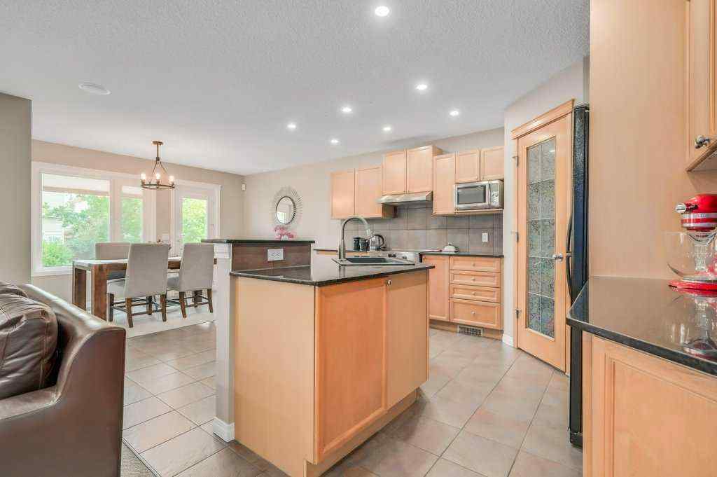 MLS® A2254661 - 4 Cougarstone Common SW in Cougar Ridge Calgary, Residential