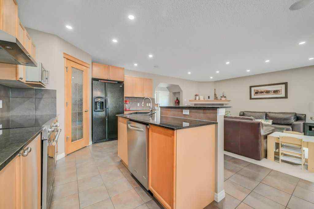 MLS® A2254661 - 4 Cougarstone Common SW in Cougar Ridge Calgary, Residential