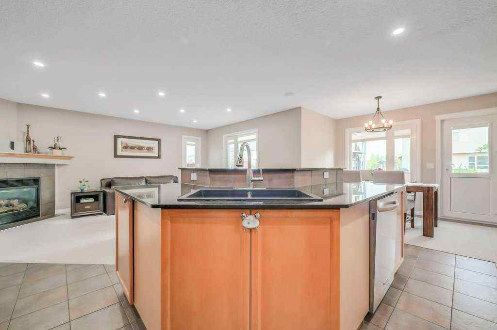 MLS® A2254661 - 4 Cougarstone Common SW in Cougar Ridge Calgary, Residential