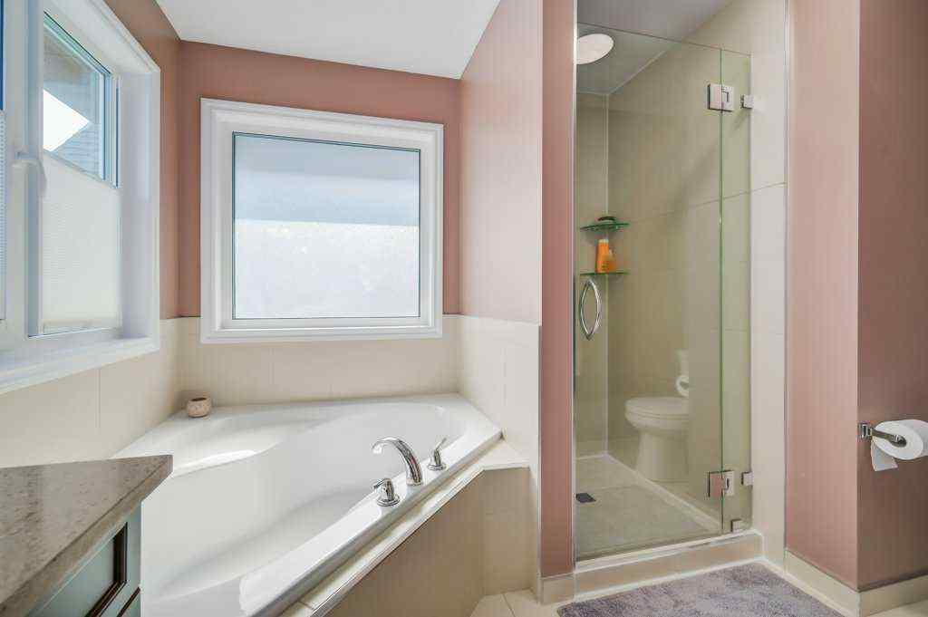 MLS® A2254661 - 4 Cougarstone Common SW in Cougar Ridge Calgary, Residential