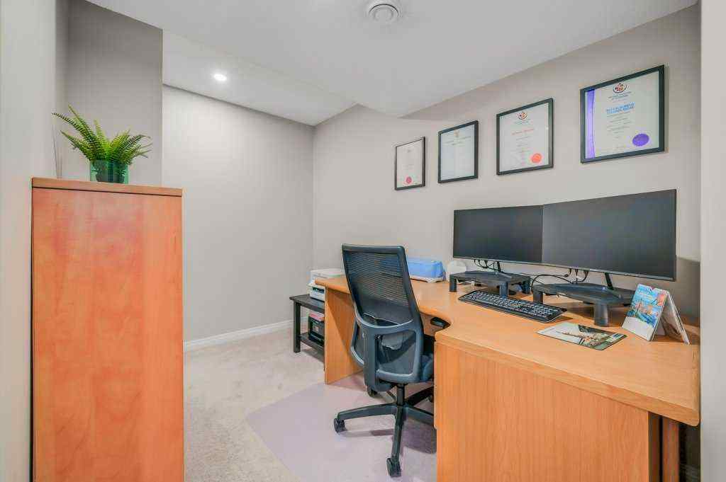 MLS® A2254661 - 4 Cougarstone Common SW in Cougar Ridge Calgary, Residential
