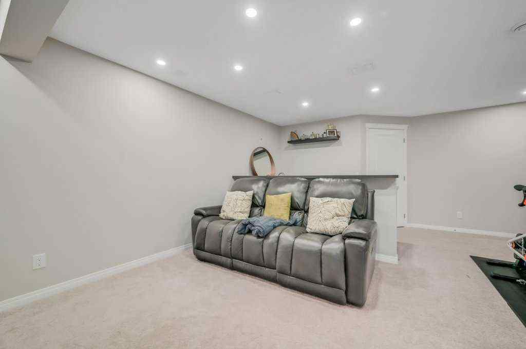 MLS® A2254661 - 4 Cougarstone Common SW in Cougar Ridge Calgary, Residential