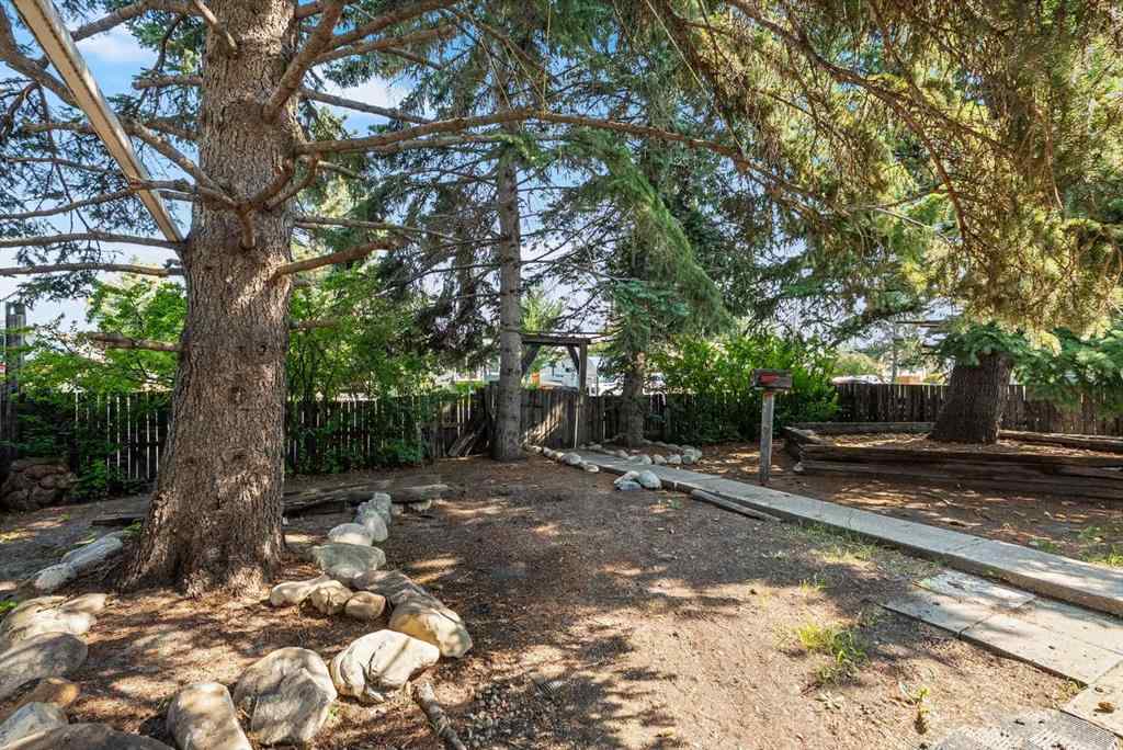 MLS® A2254662 - 7927 36 Avenue NW in Bowness Calgary, Residential