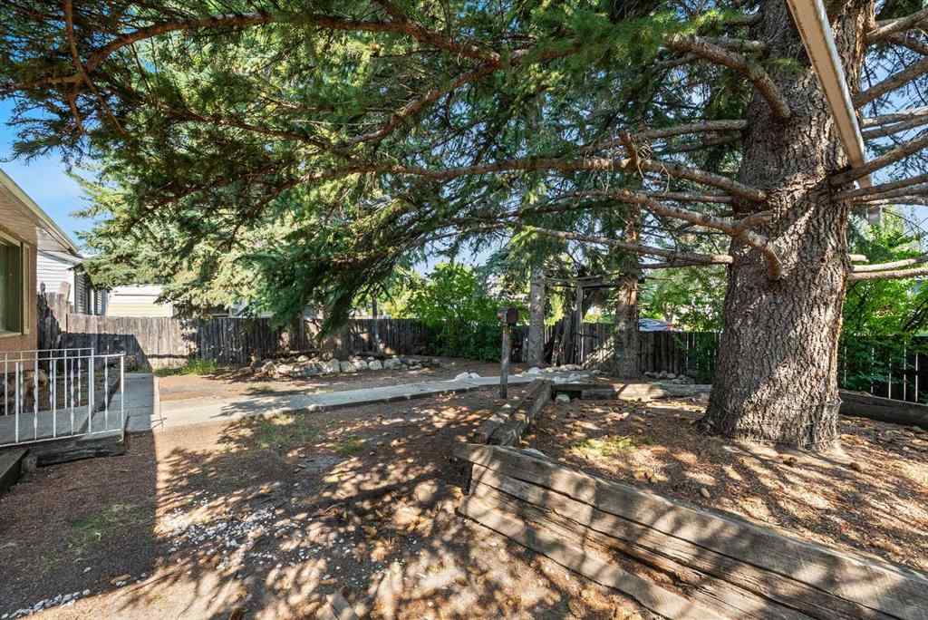 MLS® A2254662 - 7927 36 Avenue NW in Bowness Calgary, Residential