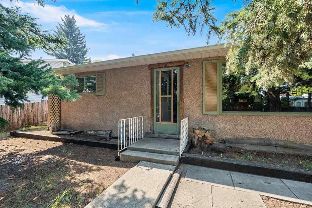 MLS® A2254662 - 7927 36 Avenue NW in Bowness Calgary, Residential