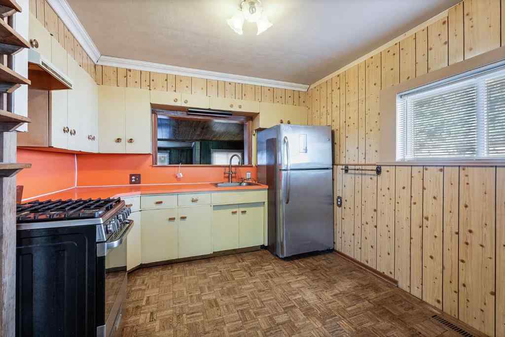 MLS® A2254662 - 7927 36 Avenue NW in Bowness Calgary, Residential