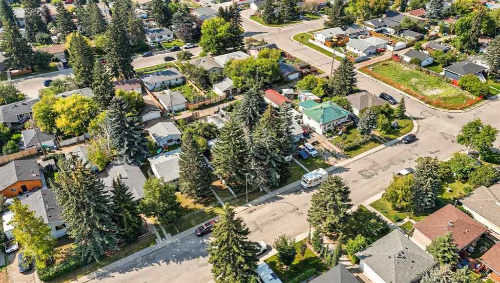 MLS® A2254662 - 7927 36 Avenue NW in Bowness Calgary, Residential