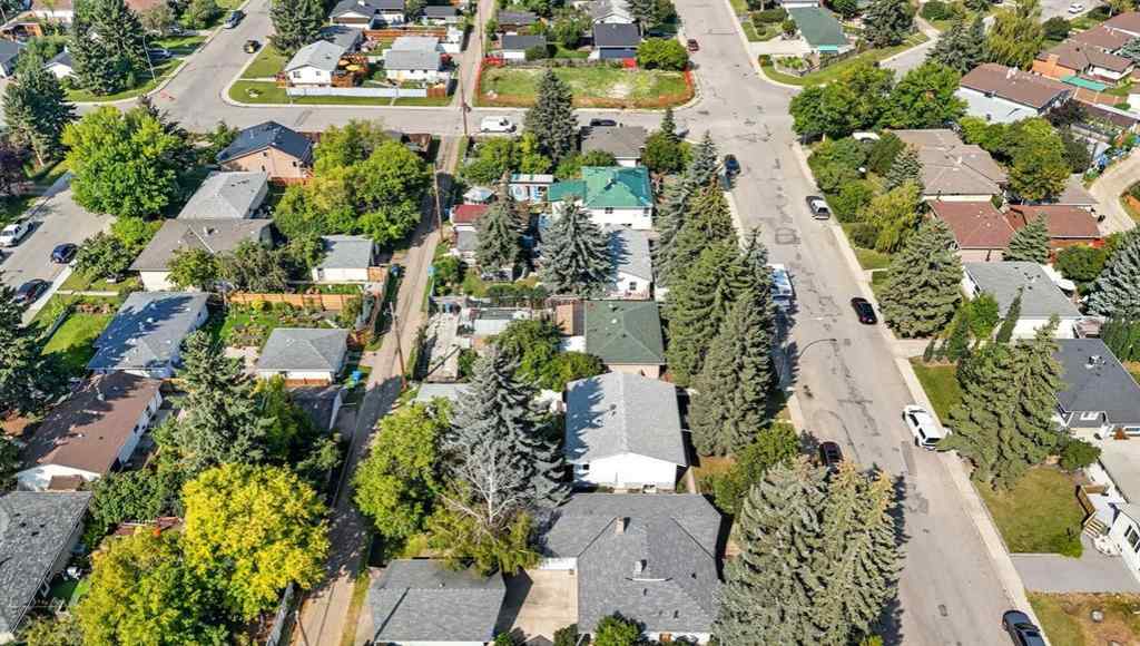 MLS® A2254662 - 7927 36 Avenue NW in Bowness Calgary, Residential