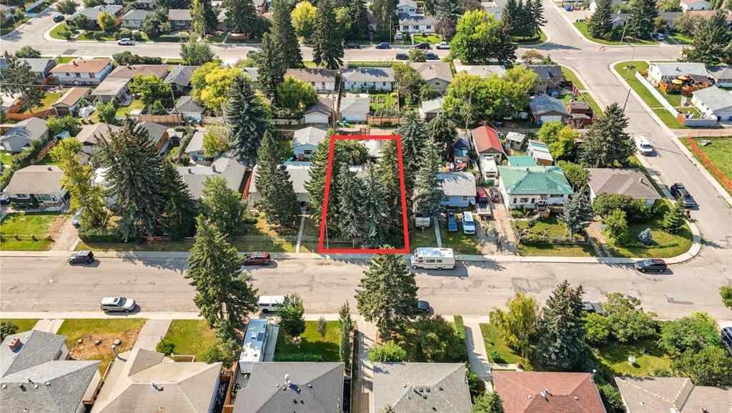 MLS® A2254662 - 7927 36 Avenue NW in Bowness Calgary, Residential
