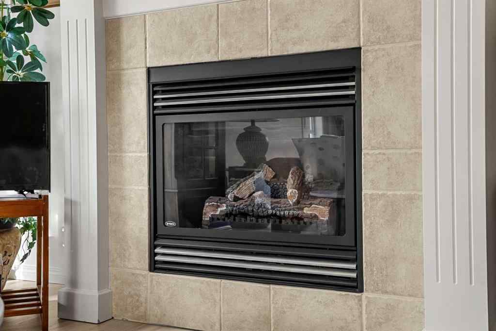 MLS® A2254664 - 33 Parkridge View SE in Parkland Calgary, Residential