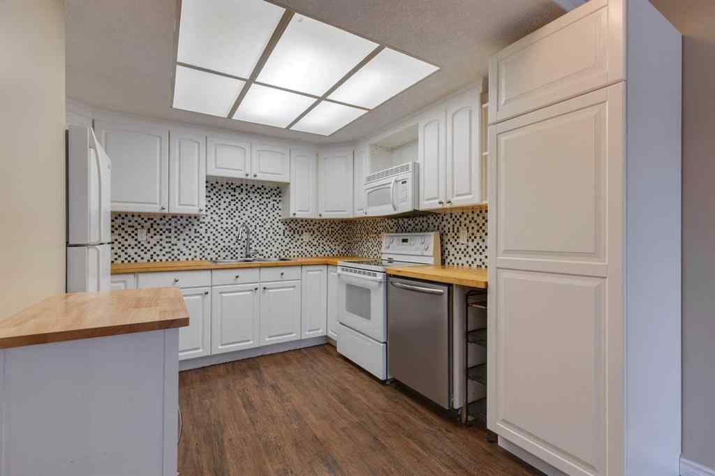MLS® A2254669 - Unit #5 3015 51 Street SW in Glenbrook Calgary, Residential