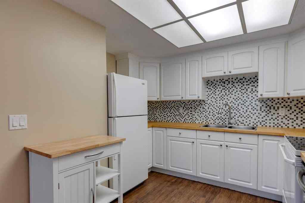 MLS® A2254669 - Unit #5 3015 51 Street SW in Glenbrook Calgary, Residential