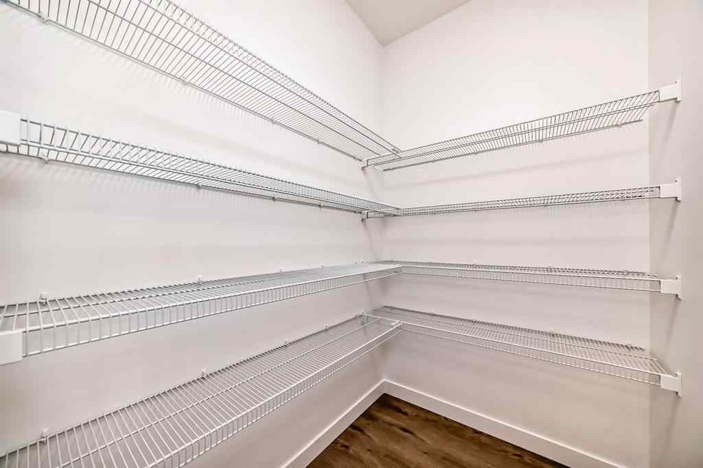 MLS® A2254673 - 674 Rangeview Street SE in Rangeview Calgary, Residential