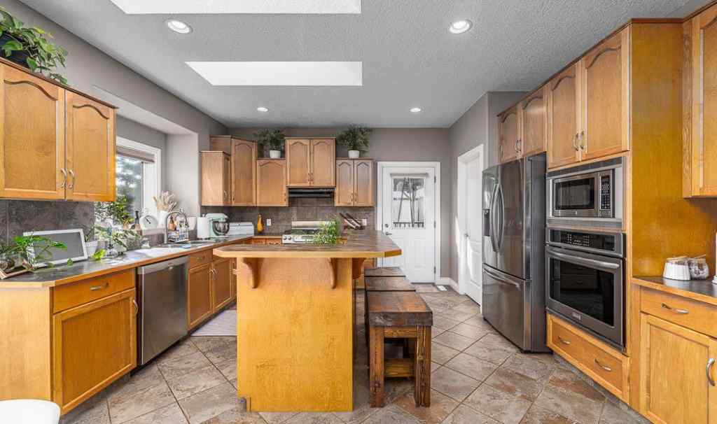 MLS® A2254682 - 1015 Carriage Lane Drive  in NONE Carstairs, Residential
