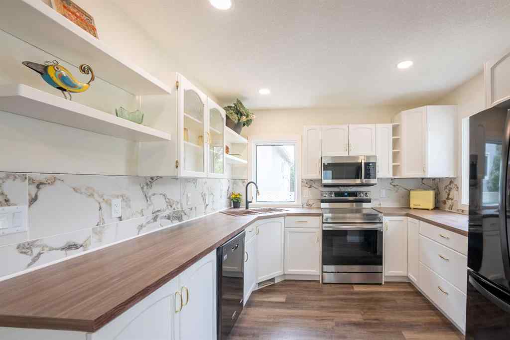 MLS® A2254687 - 742 12C Street N in Senator Buchanan Lethbridge, Residential