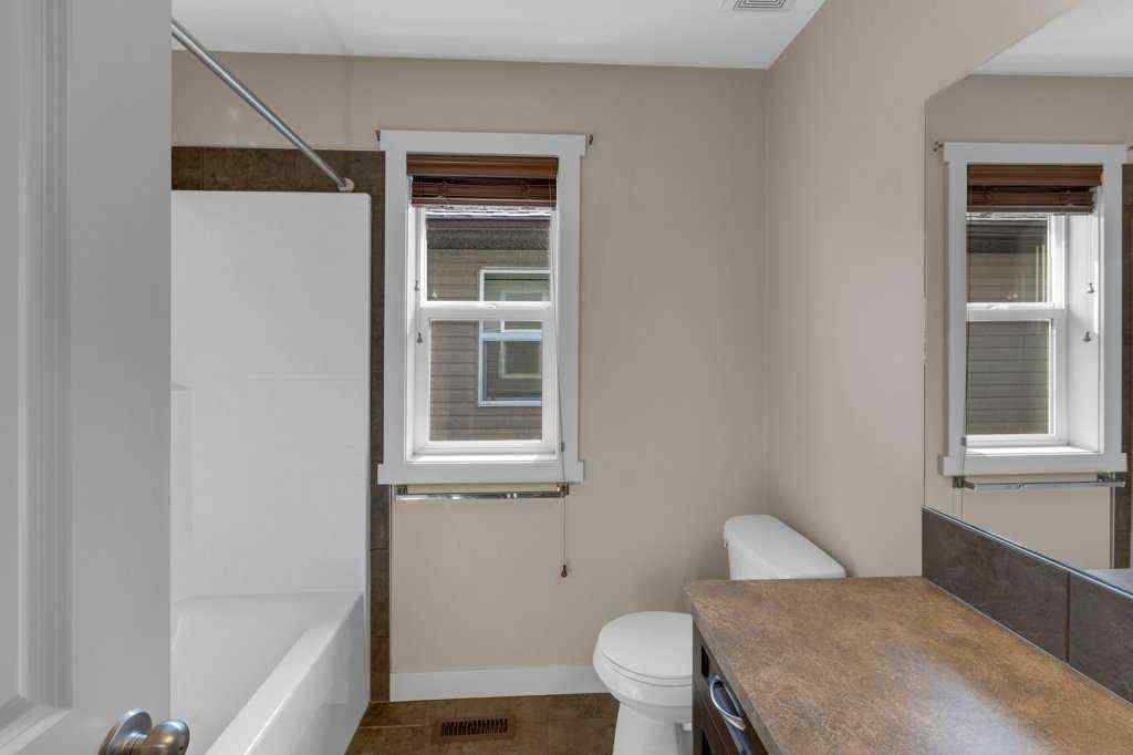MLS® A2254700 - 17 Luxstone Rise SW in Luxstone Airdrie, Residential