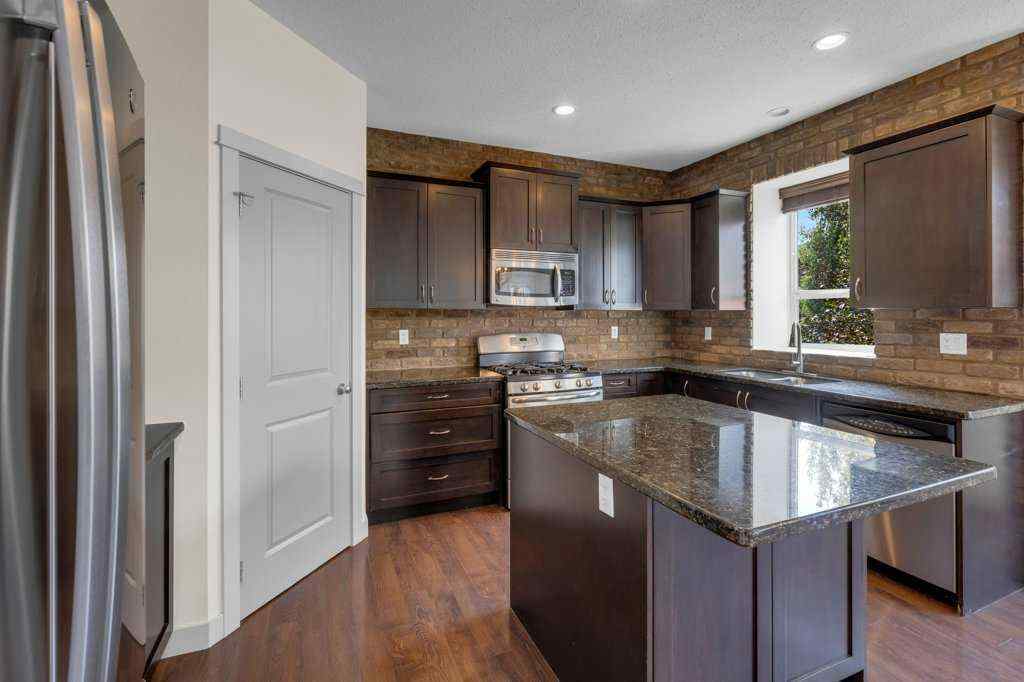 MLS® A2254700 - 17 Luxstone Rise SW in Luxstone Airdrie, Residential