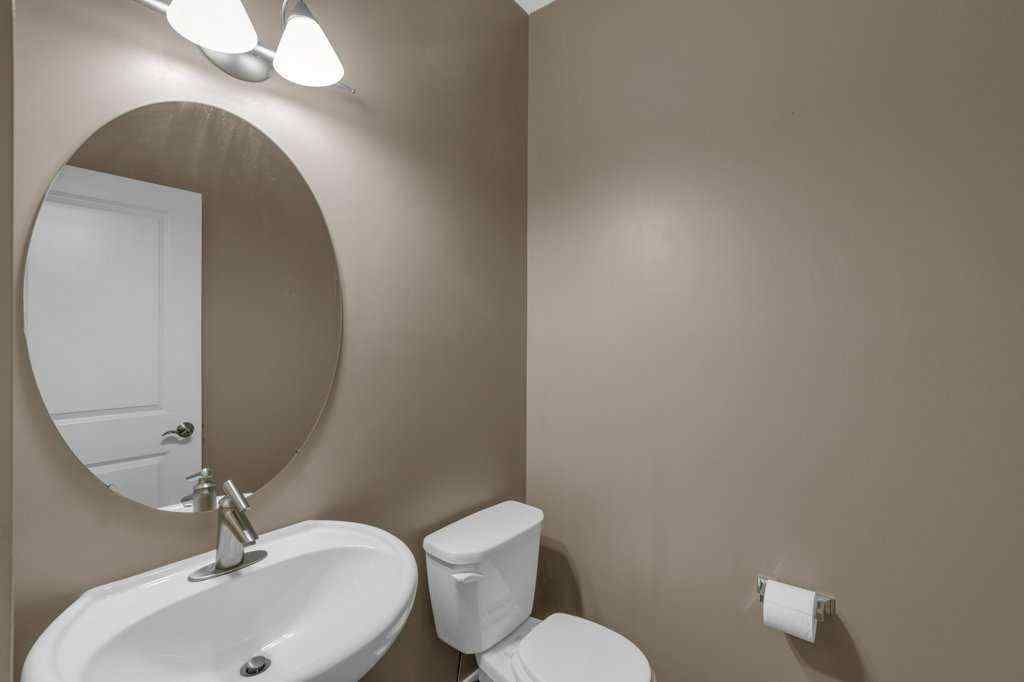 MLS® A2254700 - 17 Luxstone Rise SW in Luxstone Airdrie, Residential