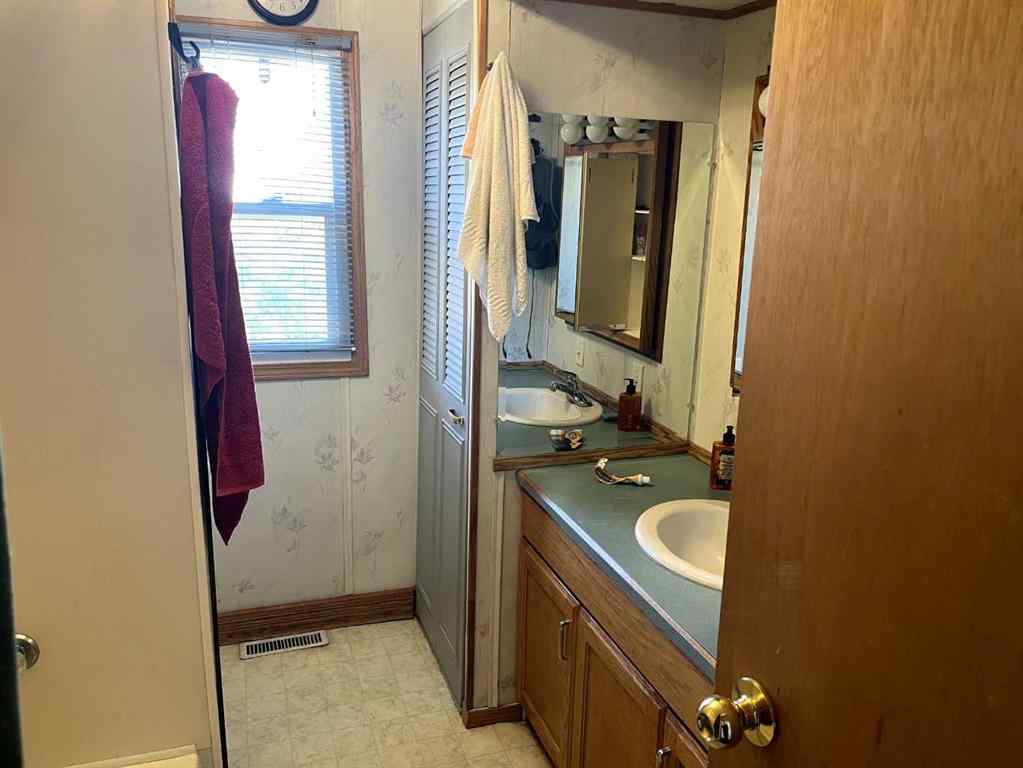MLS® A2254704 - 413 4 Street  in NONE Suffield, Residential