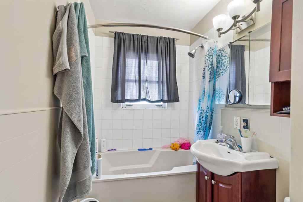 MLS® A2254711 - 5337 44 Avenue  in Woodlea Red Deer, Residential