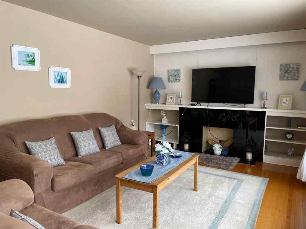 MLS® A2254712 - 1913 24 Avenue NW in Banff Trail Calgary, Residential