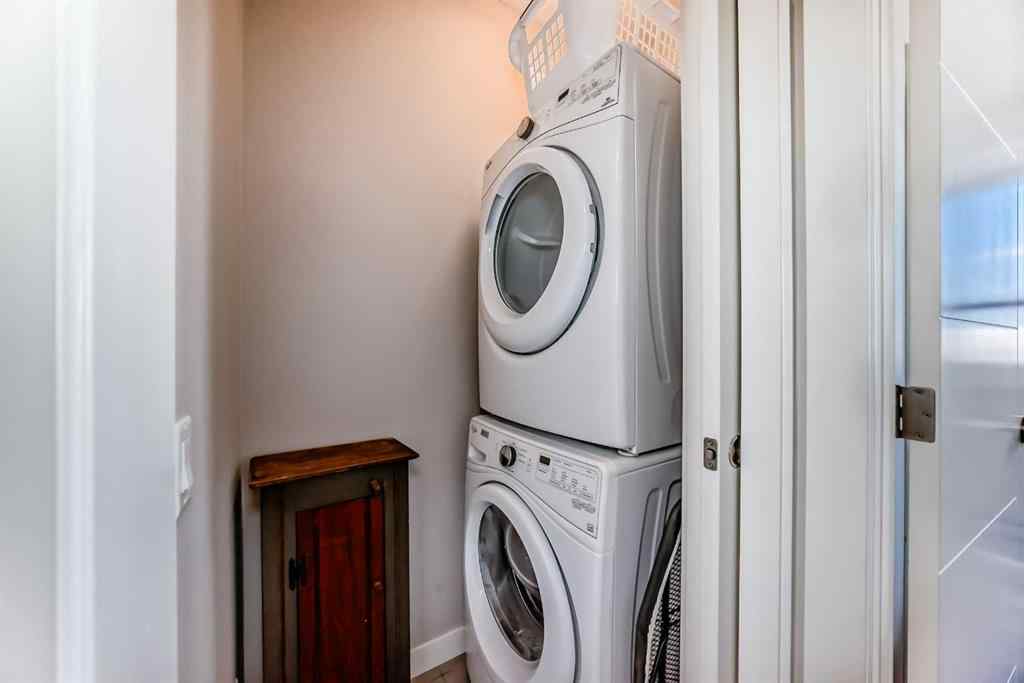 MLS® A2254717 - 3217 39 Street NW in University District Calgary, Residential
