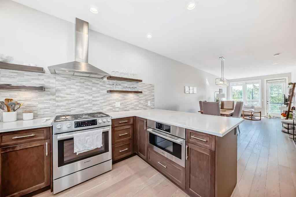 MLS® A2254717 - 3217 39 Street NW in University District Calgary, Residential