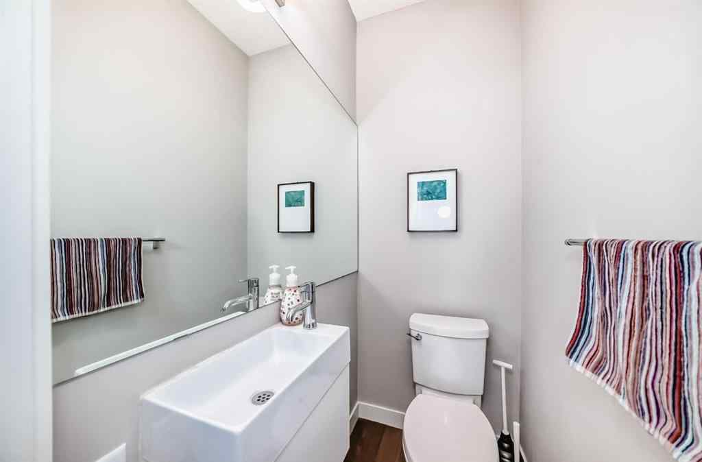 MLS® A2254717 - 3217 39 Street NW in University District Calgary, Residential