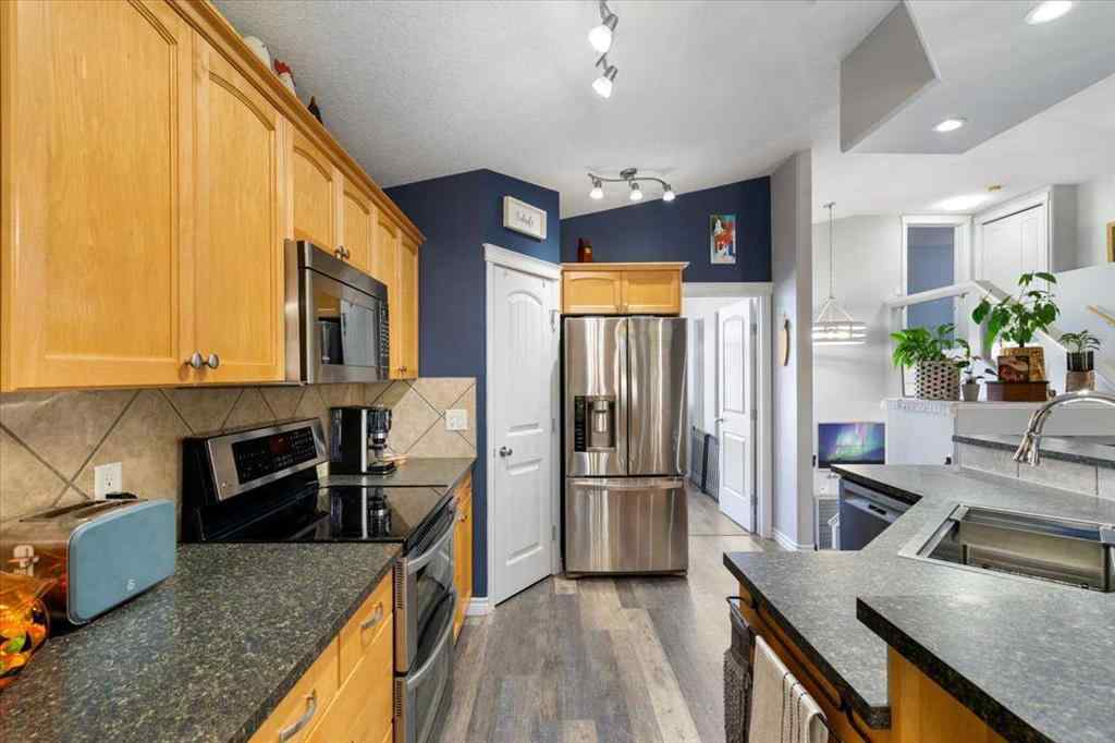 MLS® A2254718 - 9333 128 Avenue  in Crystal Lake Estates Grande Prairie, Residential