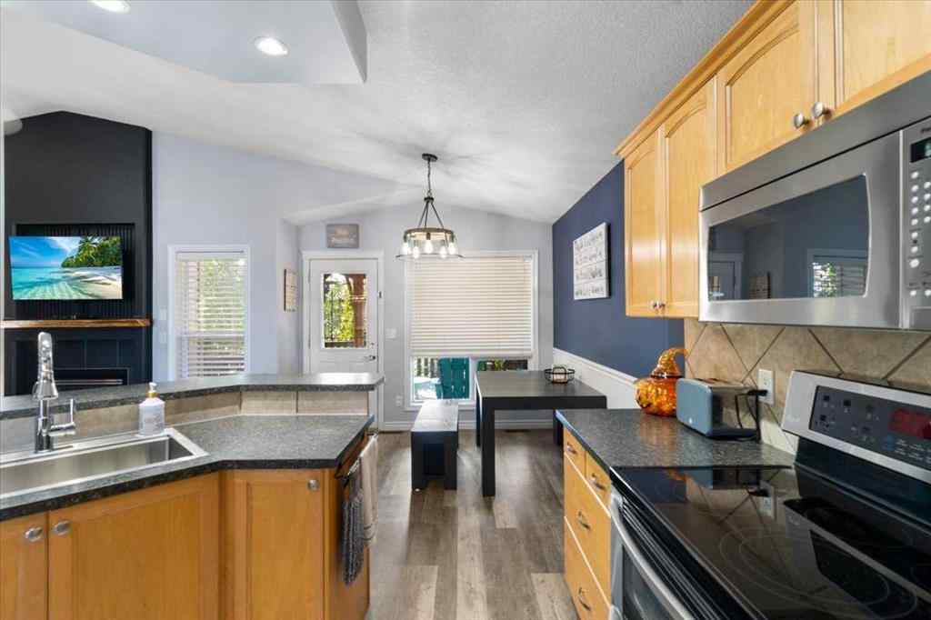MLS® A2254718 - 9333 128 Avenue  in Crystal Lake Estates Grande Prairie, Residential