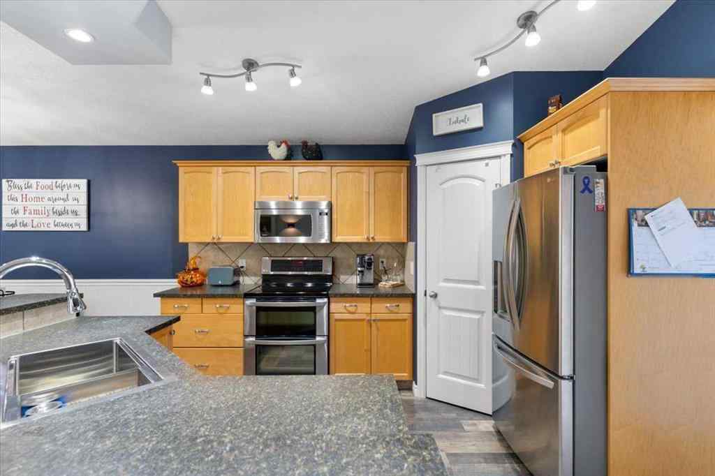 MLS® A2254718 - 9333 128 Avenue  in Crystal Lake Estates Grande Prairie, Residential