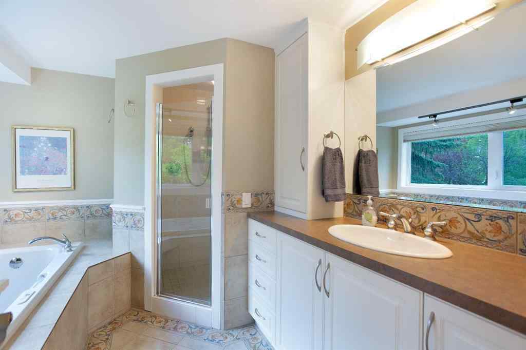 MLS® A2254721 - 2 Varston Place NW in Varsity Calgary, Residential