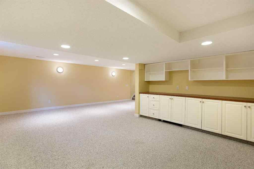 MLS® A2254721 - 2 Varston Place NW in Varsity Calgary, Residential